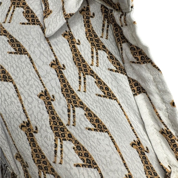 Chico’s Size 2 (L/XL) Giraffe Print Button Down Animal Print Safari Shirt F422 - Picture 3 of 8